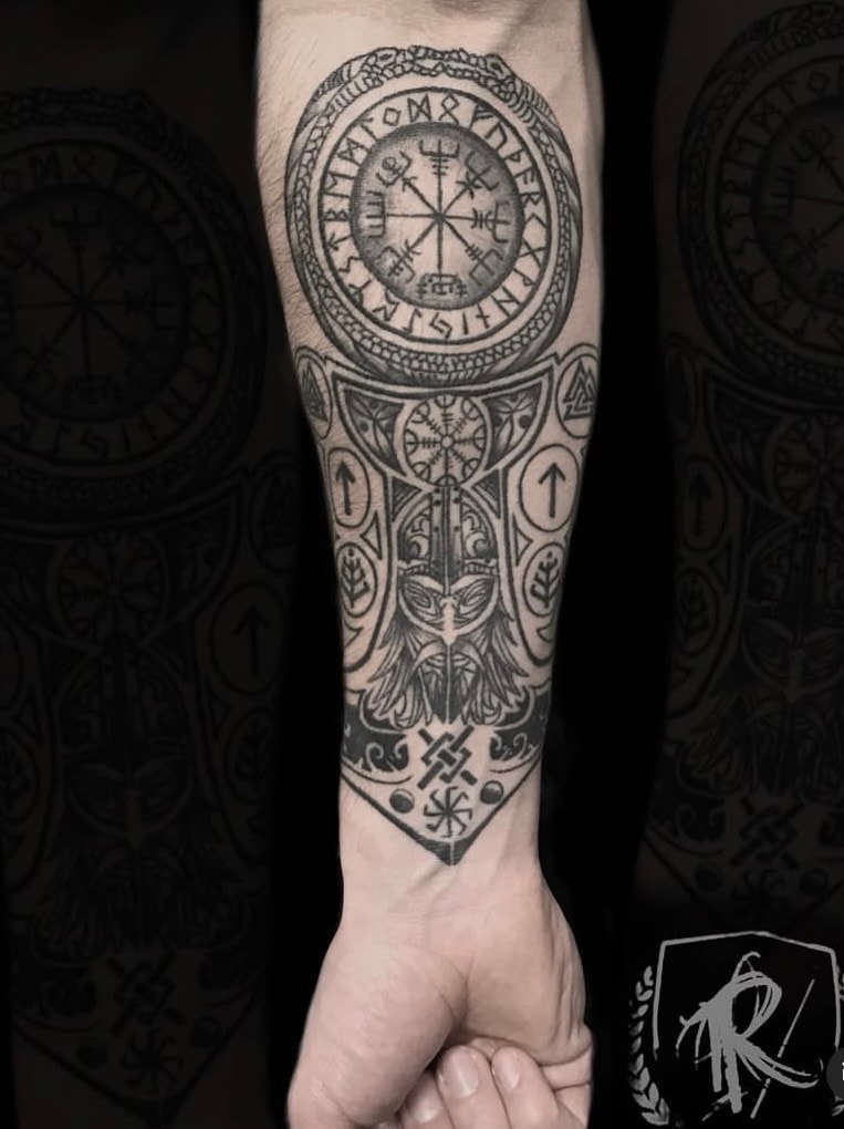 Vegvisir Rune Wheel — Forearm Piece